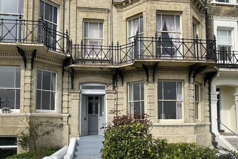 3 bedroom apartment for sale, Kirkley Cliff, Lowestoft