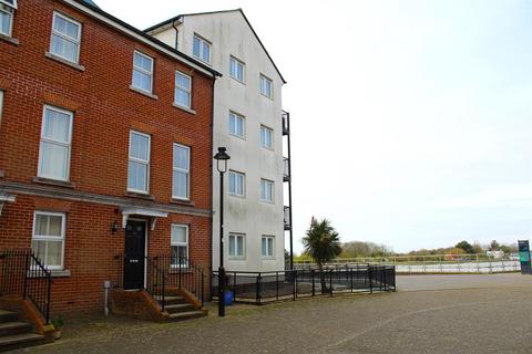 4 bedroom terraced house to rent, Fairlight Court, Pier Road, Littlehampton