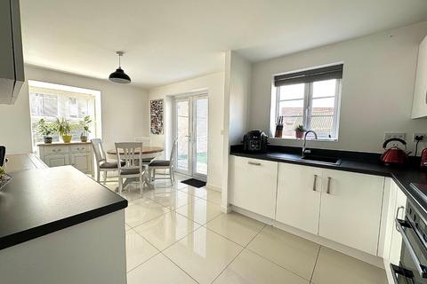 4 bedroom detached house for sale, Lockgate Road, Pineham Lock, Northampton NN4