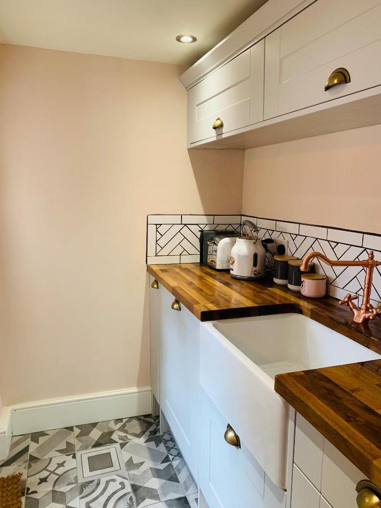 Kitchen 3.JPG