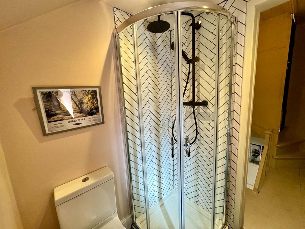 Bathroom 2.jpg