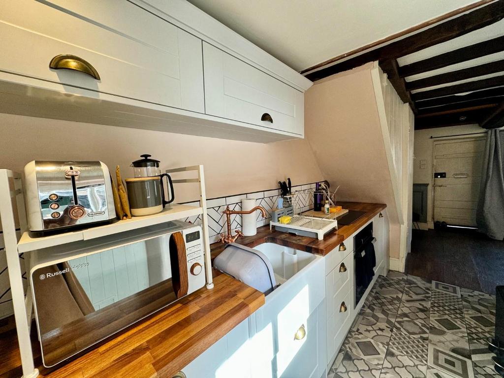 Kitchen 2.jpg