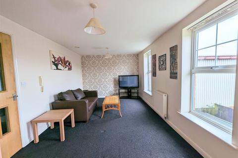 2 bedroom apartment to rent, Mallard Close, Heckmondwike