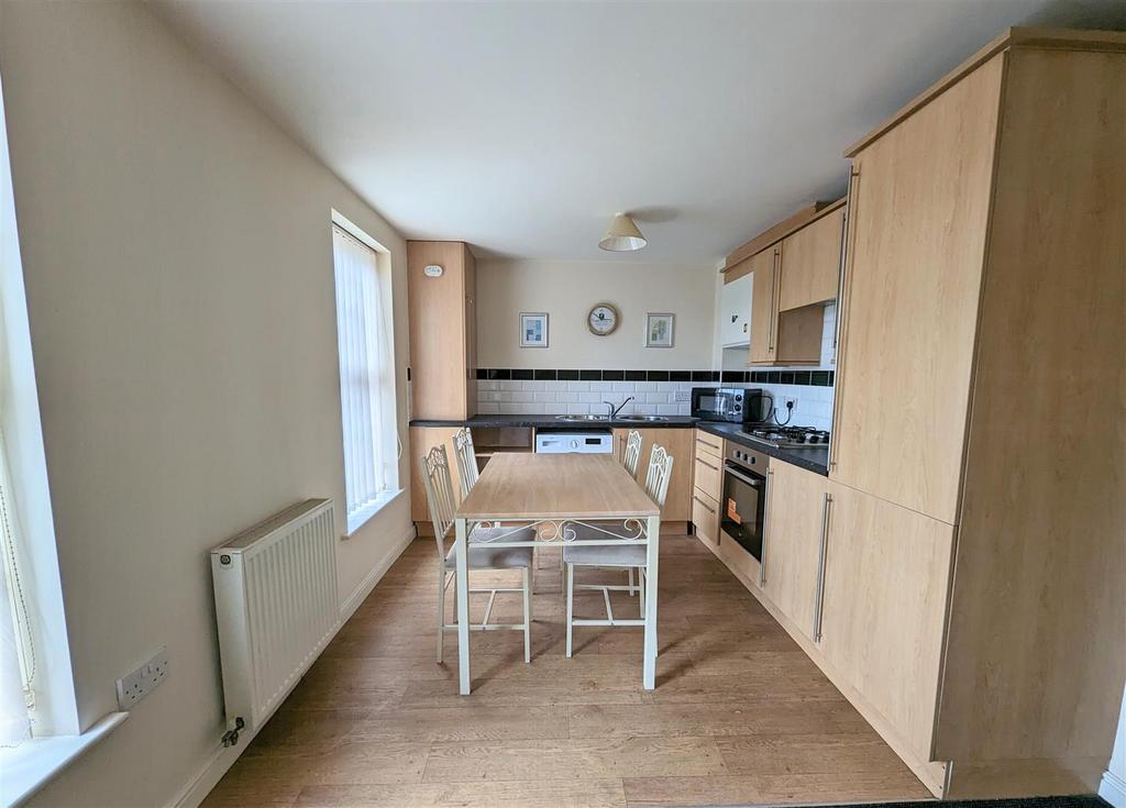 Mallard Close, Heckmondwike 2 bed apartment £650 pcm (£150 pw)