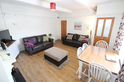 3 bedroom end of terrace house for sale - Rosslyn Grove, Haworth, Keighley, BD22