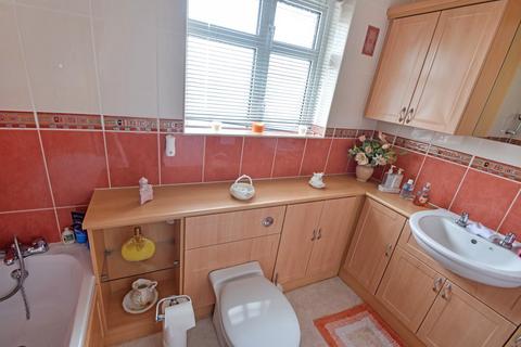 3 bedroom semi-detached house for sale - Whitcombe Close, Lordswood, Chatham, ME5