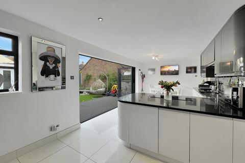 4 bedroom detached house for sale - Aragon Road, Great Leighs, Chelmsford, CM3