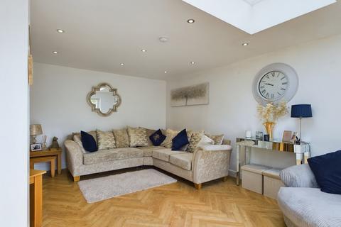 2a Golding Crescent, Stanford-le-hope, SS17 7AZ