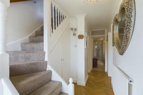 2a Golding Crescent, Stanford-le-hope, SS17 7AZ