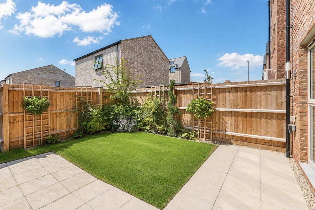 House in Cambridge, Eddington - More