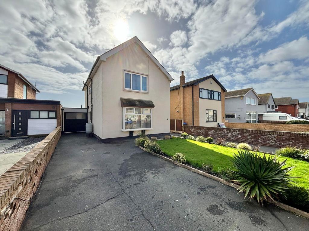 Kingsway, Cleveleys FY5 3 bed detached house for sale £230,000