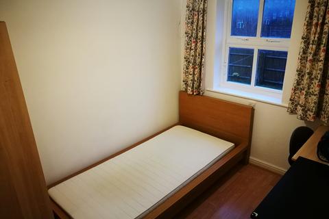 4 bedroom semi-detached house to rent, Stapleton, Bristol BS16
