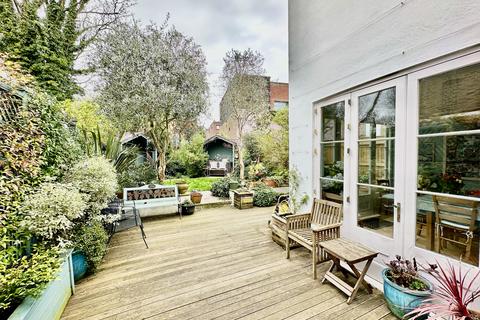 5 bedroom terraced house for sale - Lyncroft Gardens, London NW6