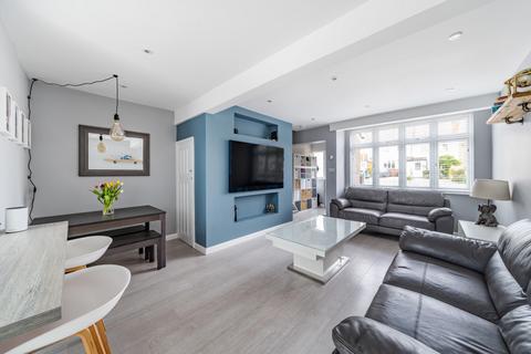 69 Ashby Avenue, Chessington, KT9 2BT