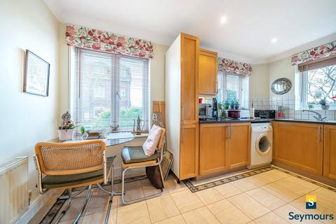 2 bedroom flat for sale, Parkside House, Burpham GU4