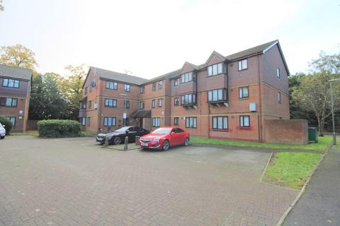 2 bedroom flat for sale, Dutch Barn Close, Stanwell, Staines-upon-Thames, Surrey, TW19 7NG
