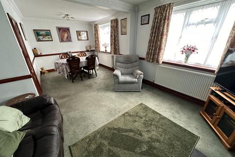 3 bedroom detached house for sale, Stanton Road, Stapenhill, Burton-on-Trent, DE15