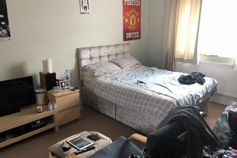 4 bedroom end of terrace house to rent - Bristol BS7