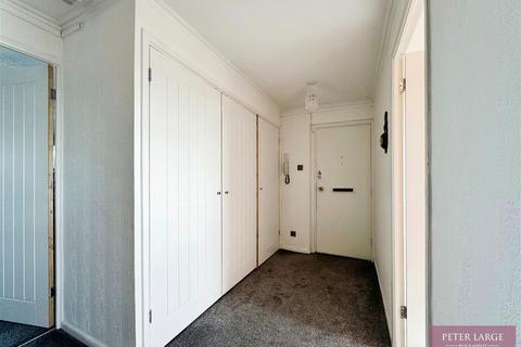 2 bedroom apartment for sale, 8 Glendower Court, Rhyl, Denbighshire LL18 3SG