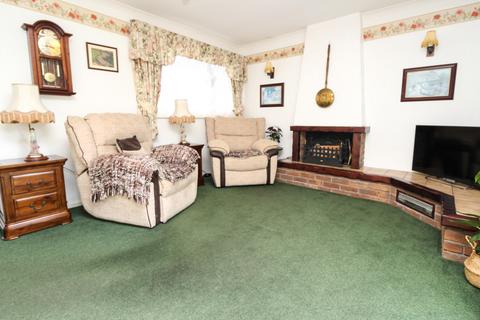2 bedroom detached bungalow for sale - Wade Grove, Warwick, CV34