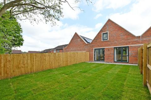 3 bedroom terraced house for sale, Station Road, Killamarsh S21