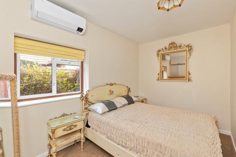 11 Broadbridge Lane, Smallfield, Horley, RH6 9RE