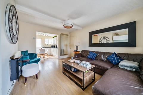 2 bedroom maisonette for sale - Magpie Hall Close, Bromley