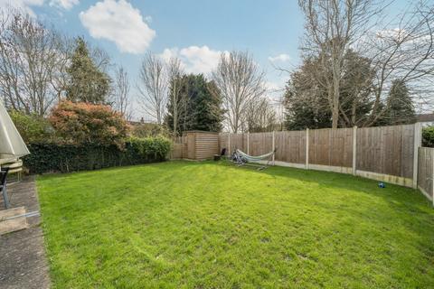 2 bedroom maisonette for sale, Magpie Hall Close, Bromley