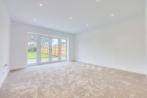 3 bedroom detached bungalow for sale, Meadowbrook, Rochford, SS4