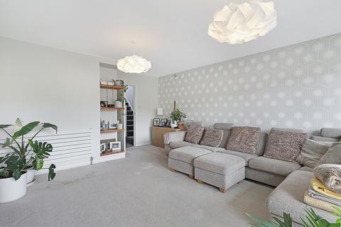 3 The Drummonds, Buckhurst Hill, IG9 5HG
