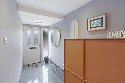 3 The Drummonds, Buckhurst Hill, IG9 5HG