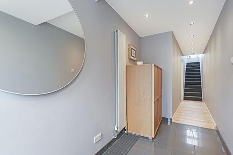 3 The Drummonds, Buckhurst Hill, IG9 5HG