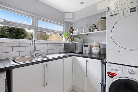 3 The Drummonds, Buckhurst Hill, IG9 5HG