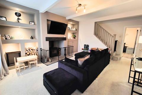 2 bedroom end of terrace house for sale - Carr House Road, Halifax HX3