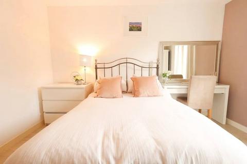 2 bedroom flat to rent - Milner rd, SW19