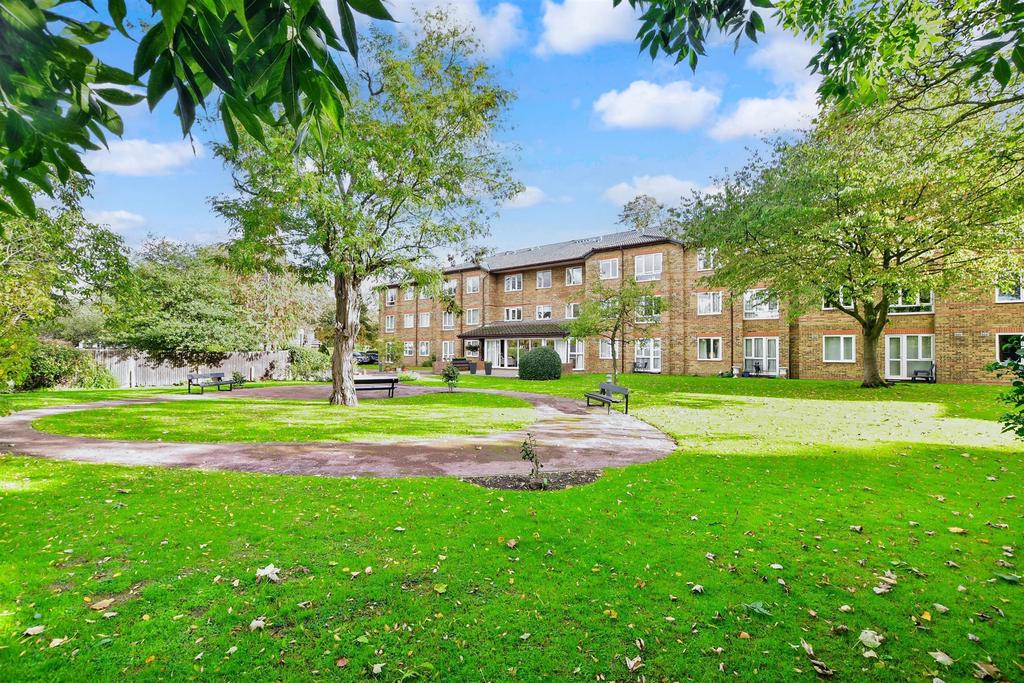 Cambridge Road, Wanstead 1 bed flat for sale £160,000
