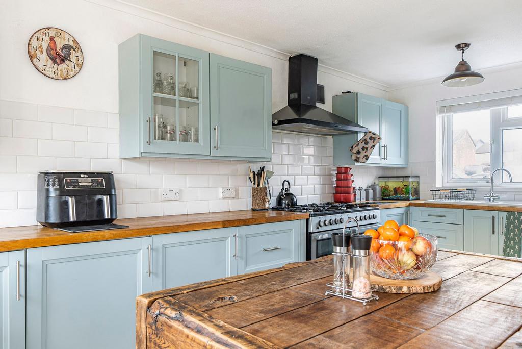 Kitchen/Dining Room (2)