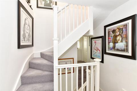 19 Rous Road, Buckhurst Hill, IG9 6BN