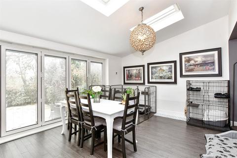 19 Rous Road, Buckhurst Hill, IG9 6BN