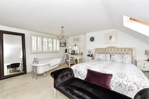 19 Rous Road, Buckhurst Hill, IG9 6BN