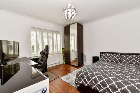 19 Rous Road, Buckhurst Hill, IG9 6BN