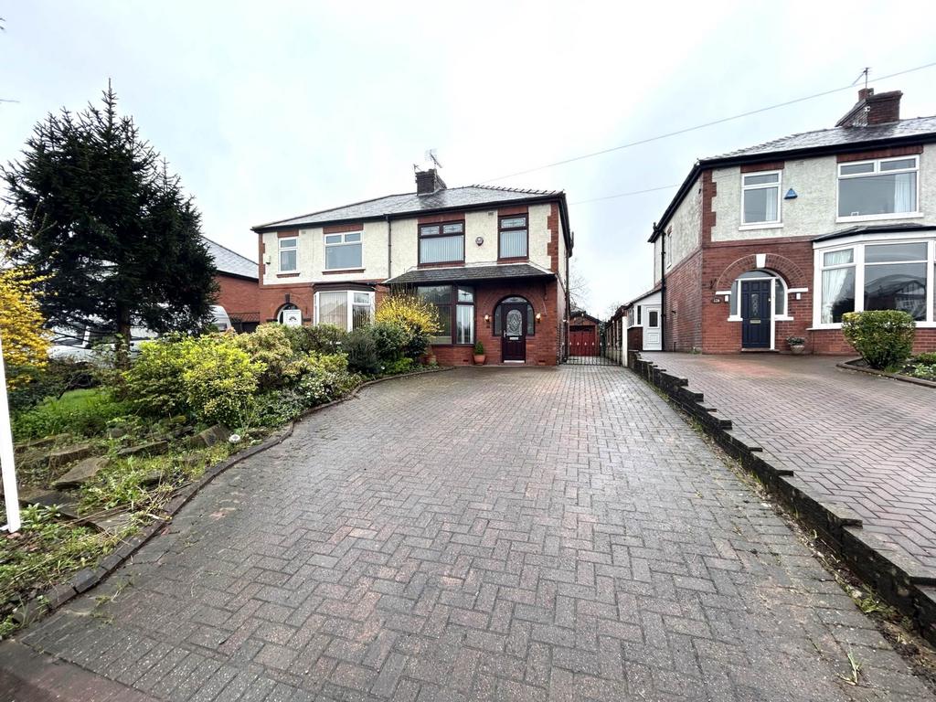 Broadway, Oldham OL9 3 bed semidetached house for sale £285,000