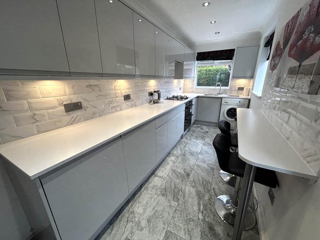 Broadway, Oldham OL9 3 bed semidetached house for sale £285,000