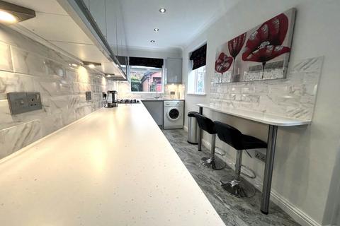 540 Broadway, Chadderton, Oldham, OL9 9NJ