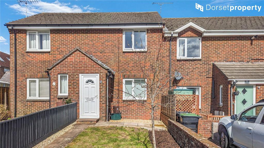 St Davids Close, Dorchester, DT1 2 bed terraced house for sale £260,000