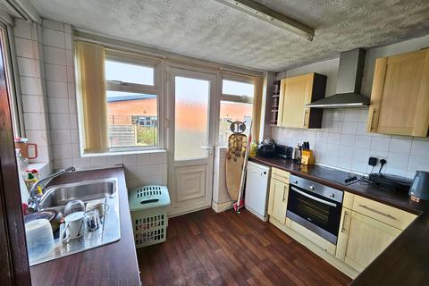 3 bedroom semi-detached house to rent - Audley Avenue, Stretford, M32