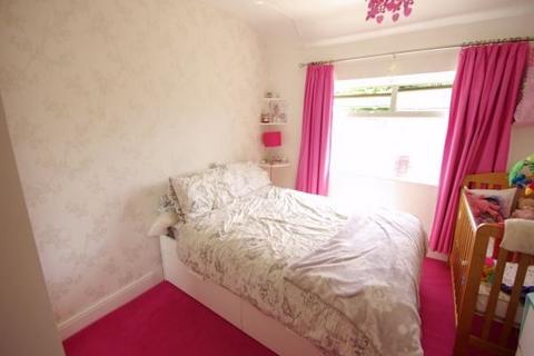 3 bedroom semi-detached house to rent, Watford WD18