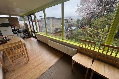 2 bedroom semi-detached bungalow for sale - Vegal Crescent, Halifax HX3