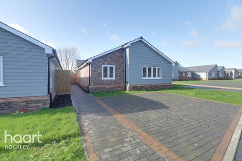 3 bedroom detached bungalow for sale, Meadowbrook, Rochford