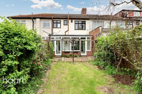 3 bedroom terraced house for sale, Staines Road, Ilford